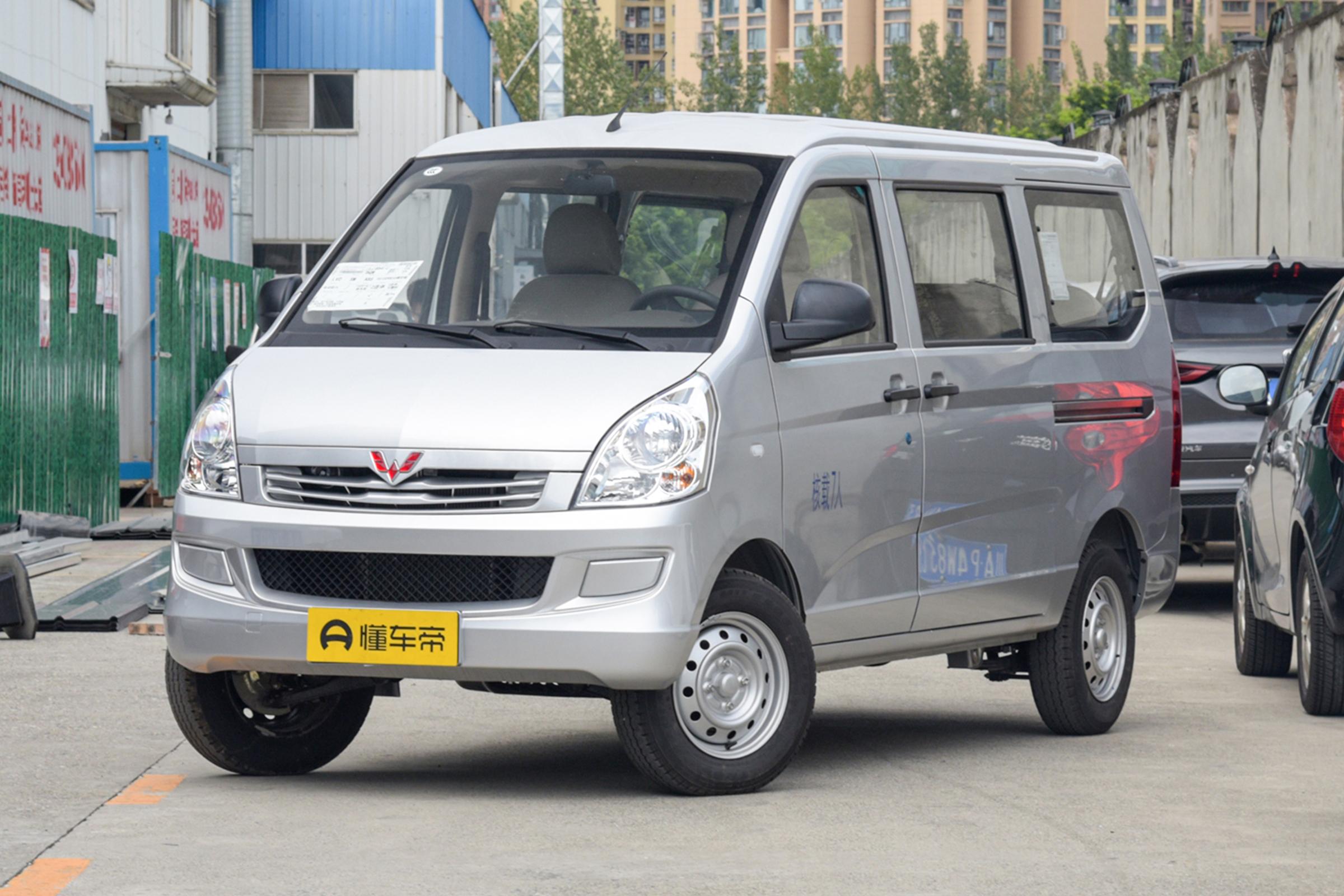 解读五菱荣光，售4.39万，经济实用的“创富”车，有何优缺点？