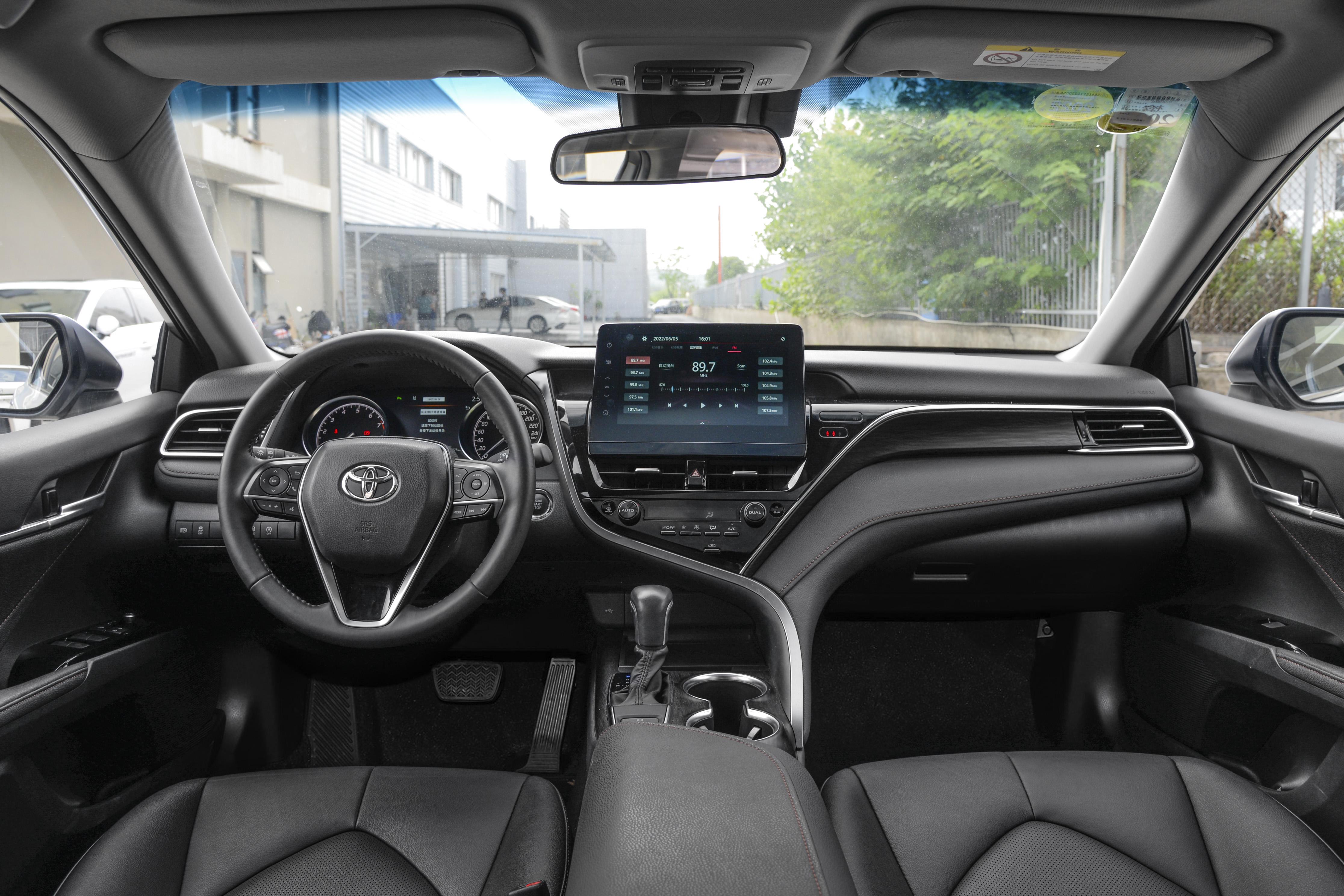 凯美瑞为何能在中型车中站稳脚跟？就单单靠耐用性？整体解析！