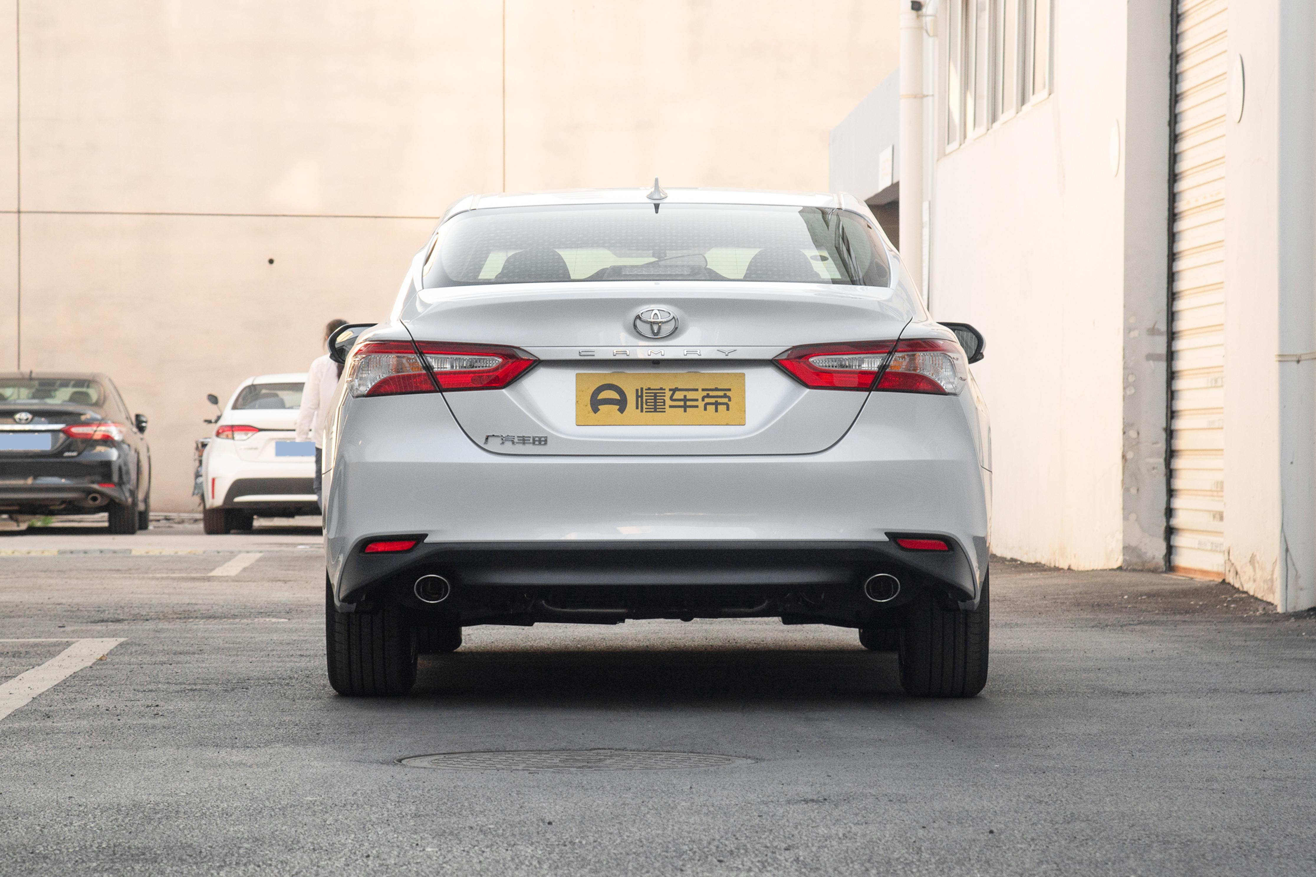 试驾丰田凯美瑞：配2.0L自吸发动机，NEDC综合油耗5.7L，值得入手