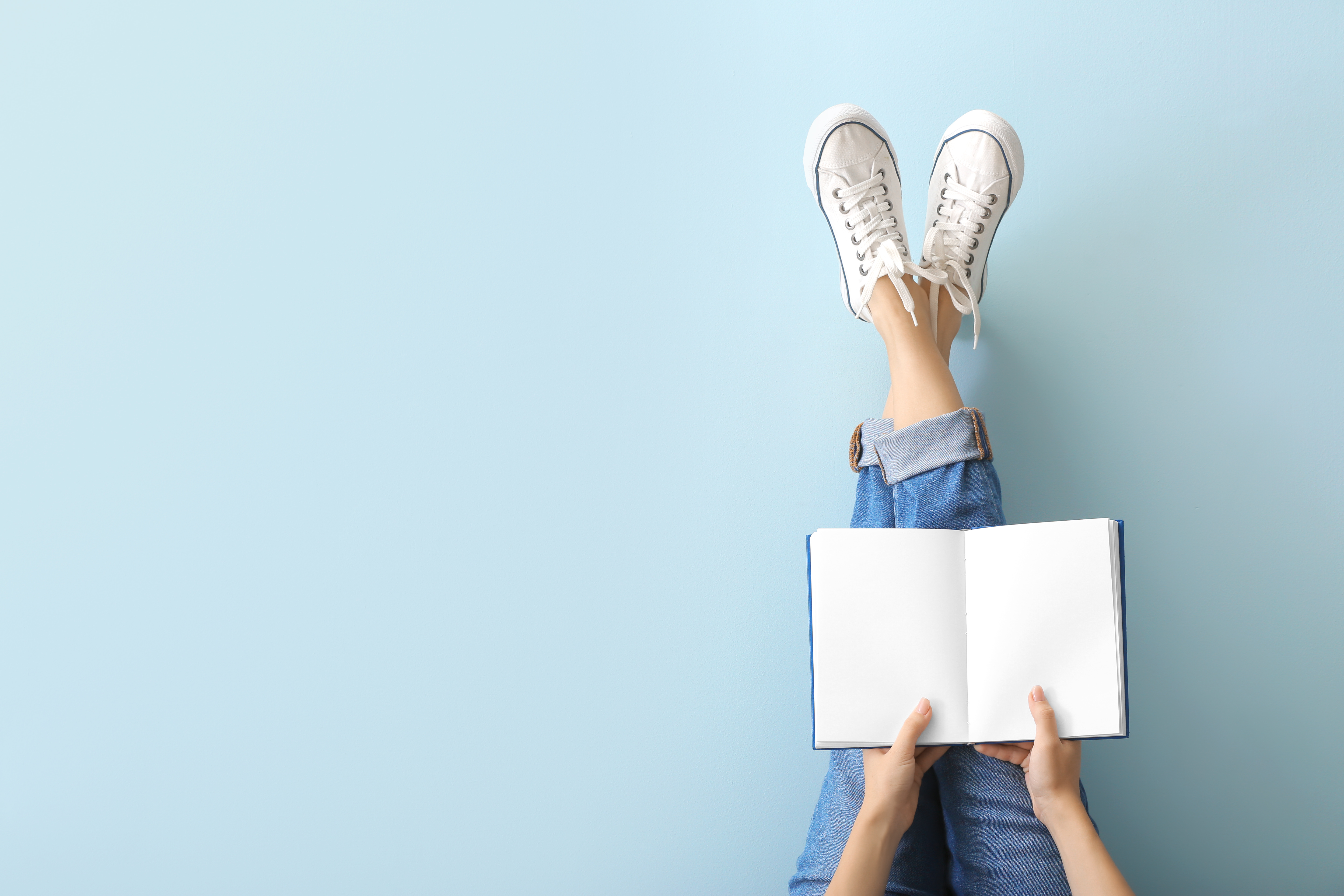 她终于等到情人归来，谁知情人早已变心，还让她帮忙找别的女人