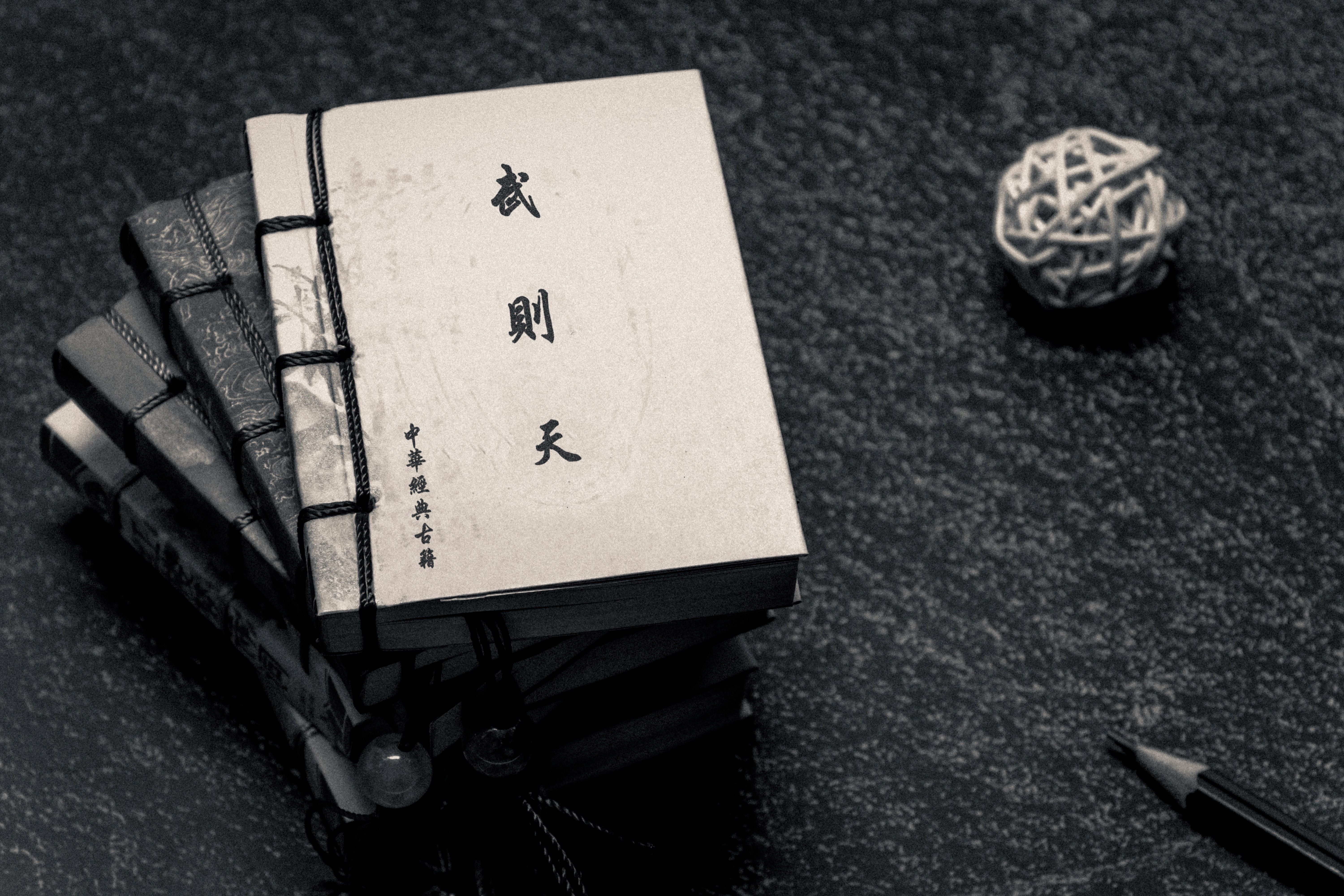 穿越东汉末年白手起家称霸诸侯,穿越成吕布获得霸王之勇的小说