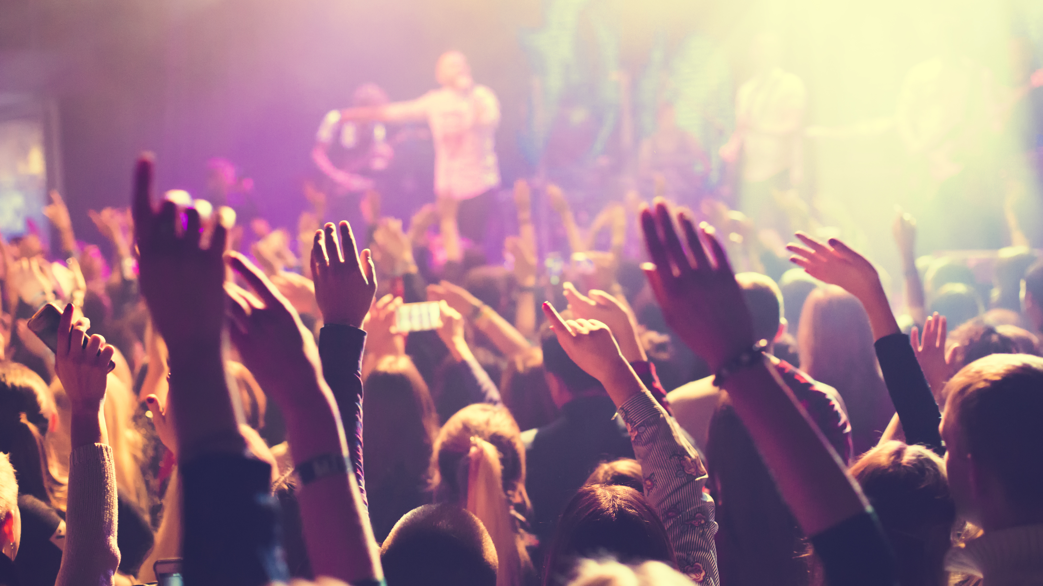 小说：老板怎么也想不到，美女买零食都能直播，下一秒意识到不对