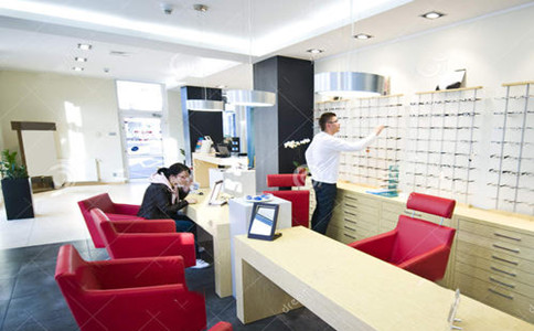 眼镜店怎么做好销售的方法和技巧,眼镜店销售技巧和话术视频