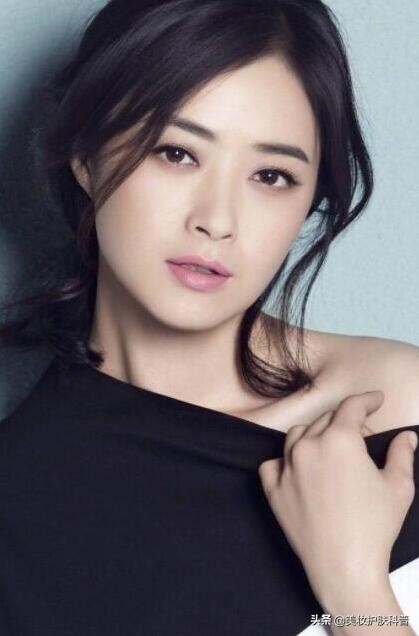 鼻子头和两侧红痘痘爱出油怎么办,鼻子两侧出油还有异味是怎么回事