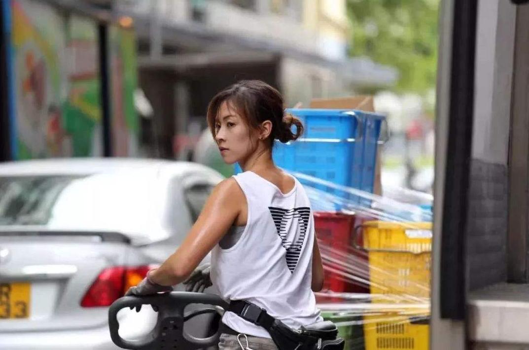 香港最美搬运工如今怎么样了呢,香港最美搬运工被富二代看上后