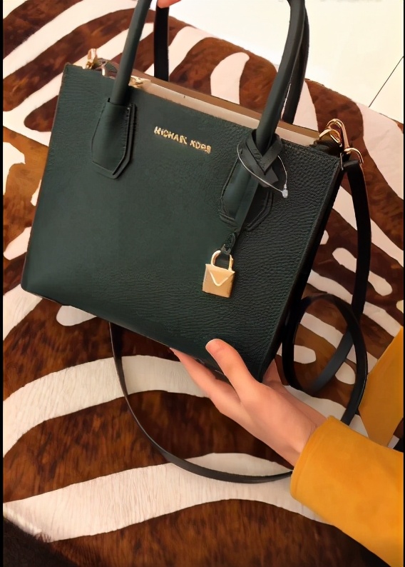 mk包包中什么款式最好看,mk包包和小mk的区别