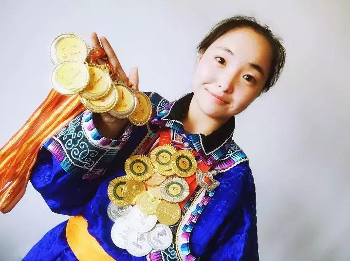 孟根其其格简介歌手,孟根其其格