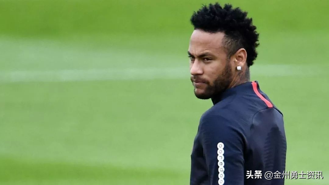 昔日米兰前锋打败昔日米兰后卫，大巴黎翻船，一问题值得米兰深思