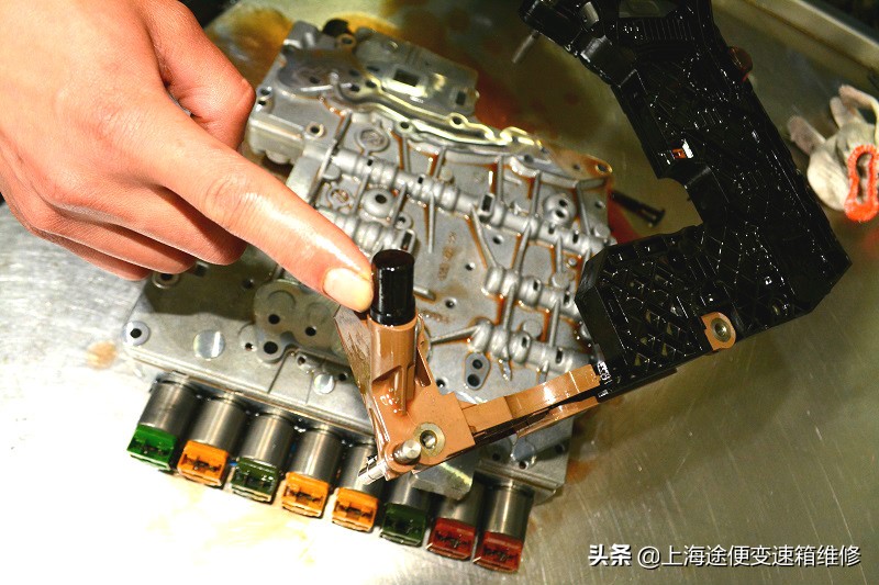 09年宝马730修变速箱讲解,2011年宝马730变速箱传感器故障