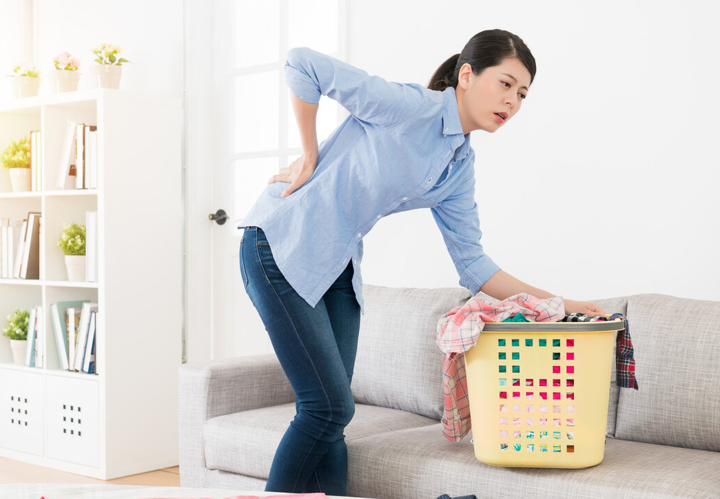 为啥女性生完孩子好腰疼,女人为什么生完孩子后容易腰疼