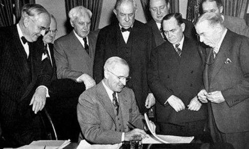 彻底倒向美国，英国脱欧后沦为美国傀儡，砸300亿英镑更换*弹核**头