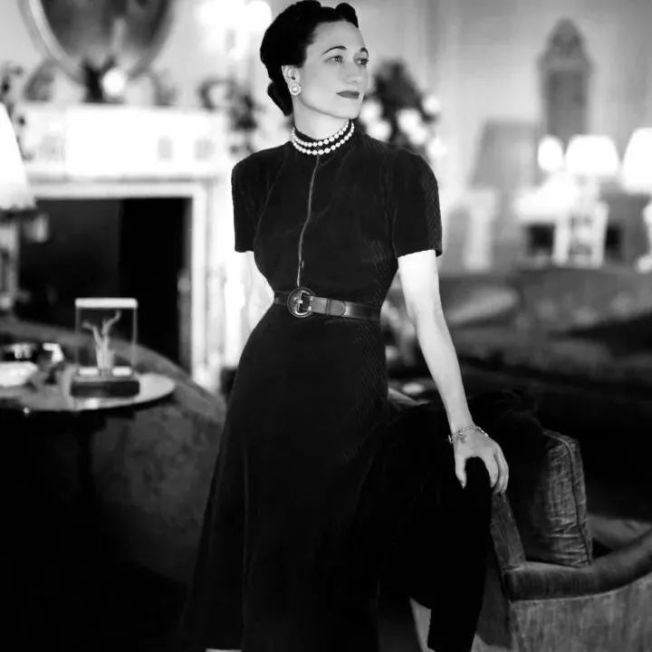 温莎公爵夫人拥有的经典珠宝,2010年温莎公爵夫人珠宝系列拍卖