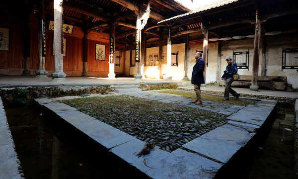 千年古村的老街,霞山古村落在哪里