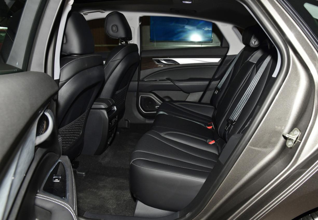 吉利博瑞空间测评,21款博瑞性价比