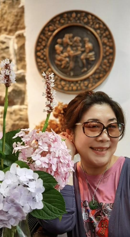 陈赫晒一家四口全家福,陈赫全家出游妈妈晒照其乐融融