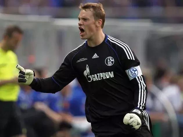 诺伊尔教你怎么守门,一个人改造一面墙