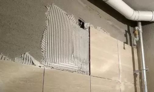胶泥贴瓷片要加水泥吗,贴墙砖水泥跟胶泥的调配比例