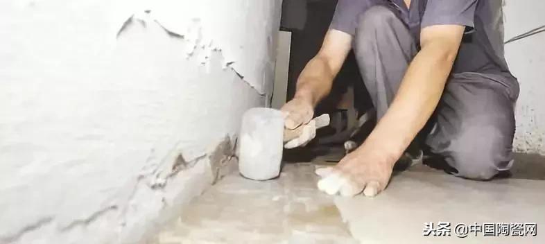 乌鲁木齐瓷砖空鼓翘角微创修复,10*10地砖铺贴方法视频