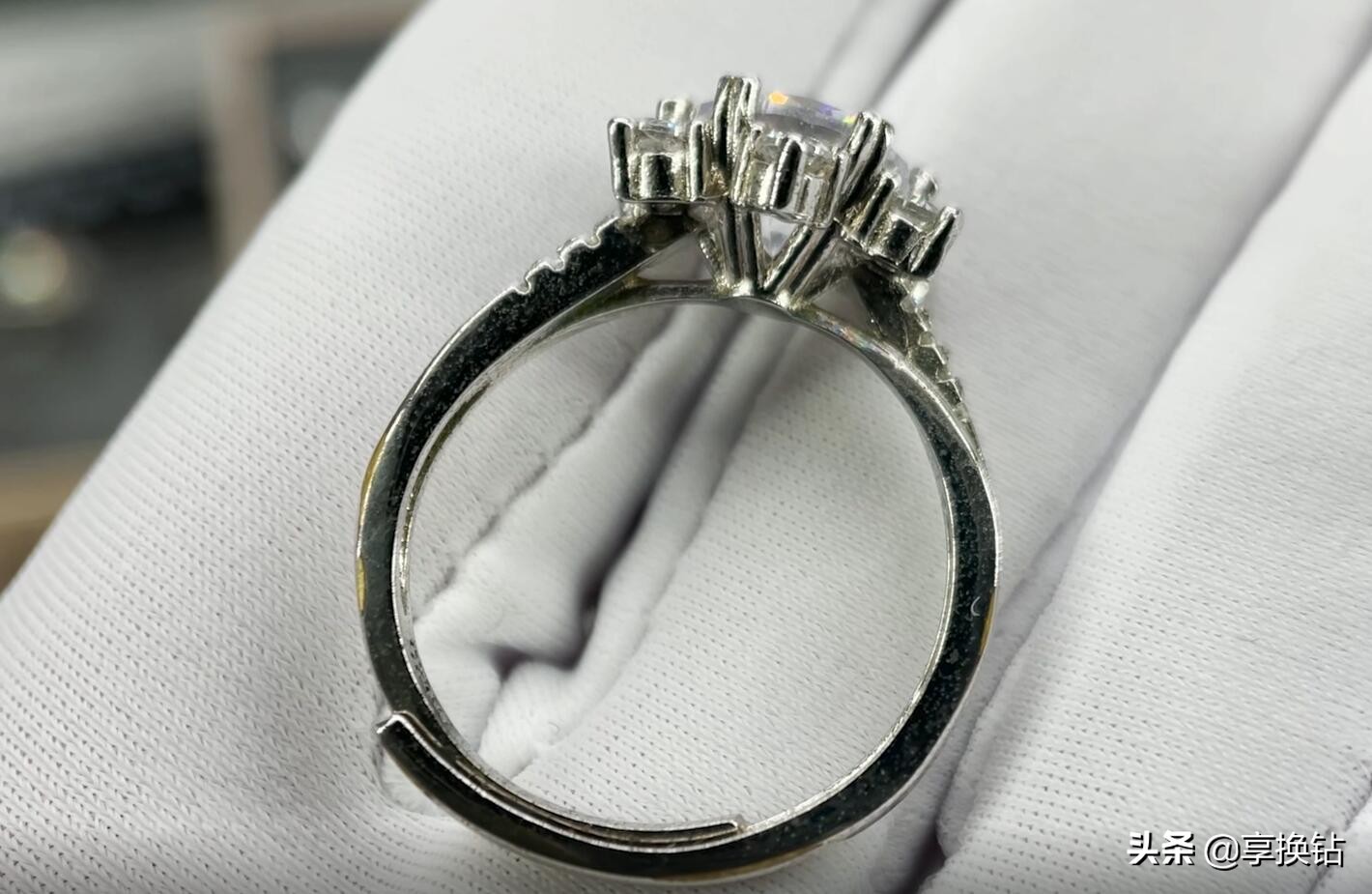 银首饰是怎么回收的，置换流程简单吗？