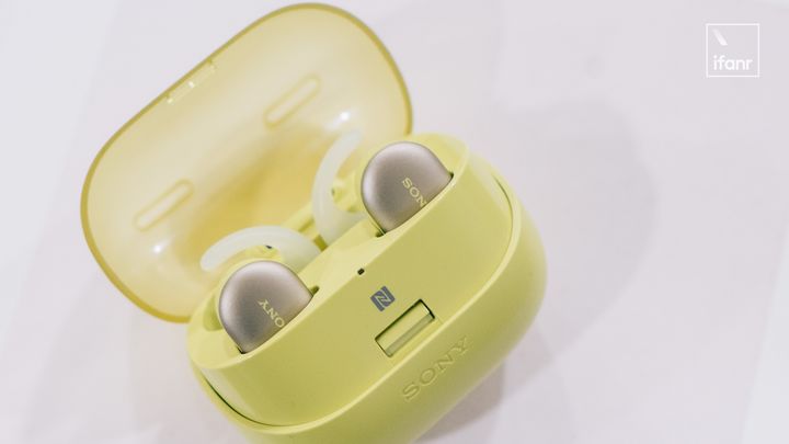 索尼wf-sp800n评测,索尼wf-sp900耳机佩戴