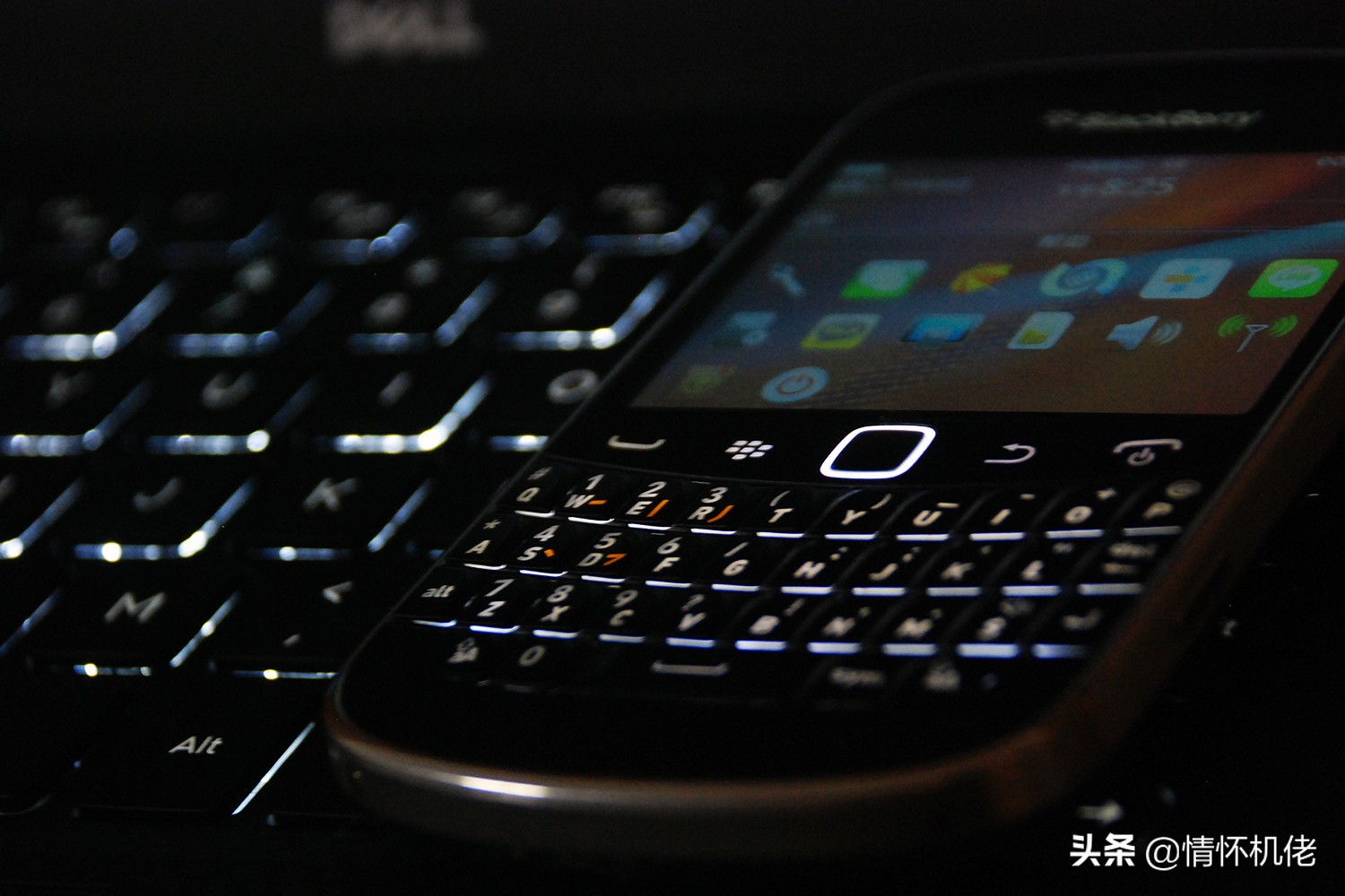 黑莓9900键盘亮了开不了机,黑莓9900光学触摸板