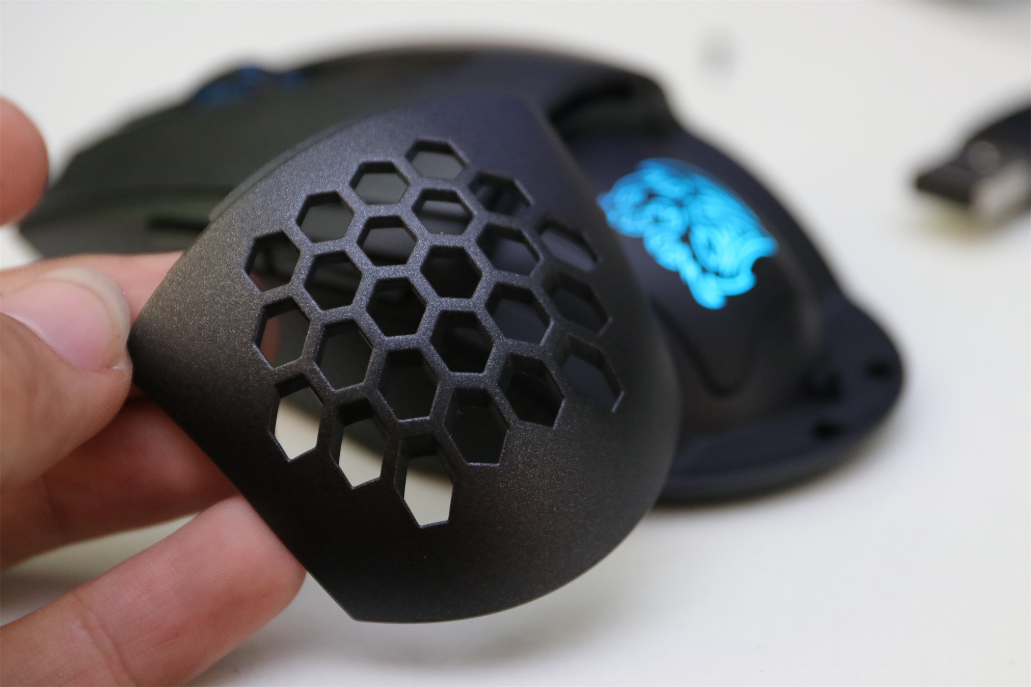 轻量化鼠标性价比推荐,200到300无线轻量化鼠标