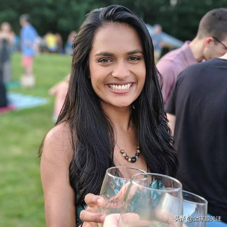 美国小哥为求婚高中初恋爆改迪士尼动画！500万网友甜哭齐送祝福