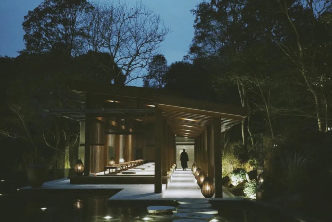 森林秘境的温泉,森林里野奢温泉度假酒店下午茶