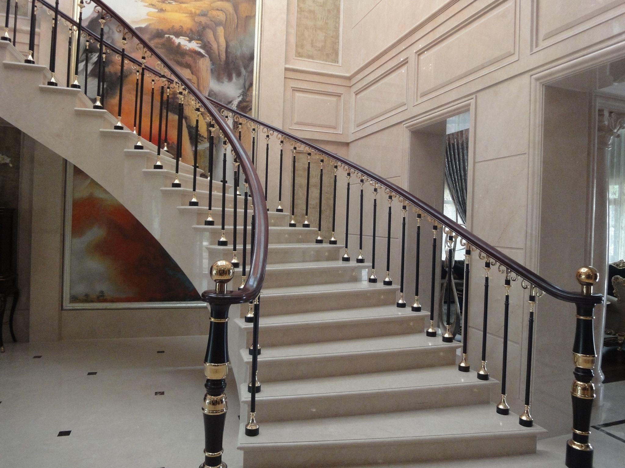 农村别墅楼梯下卫生间的设计,80平方米别墅楼梯怎么设计