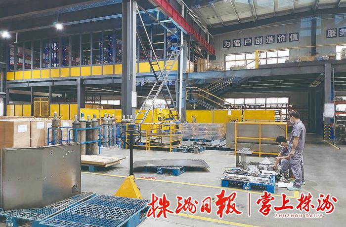 云龙抗命完整视频,云龙抗疫物资运输车