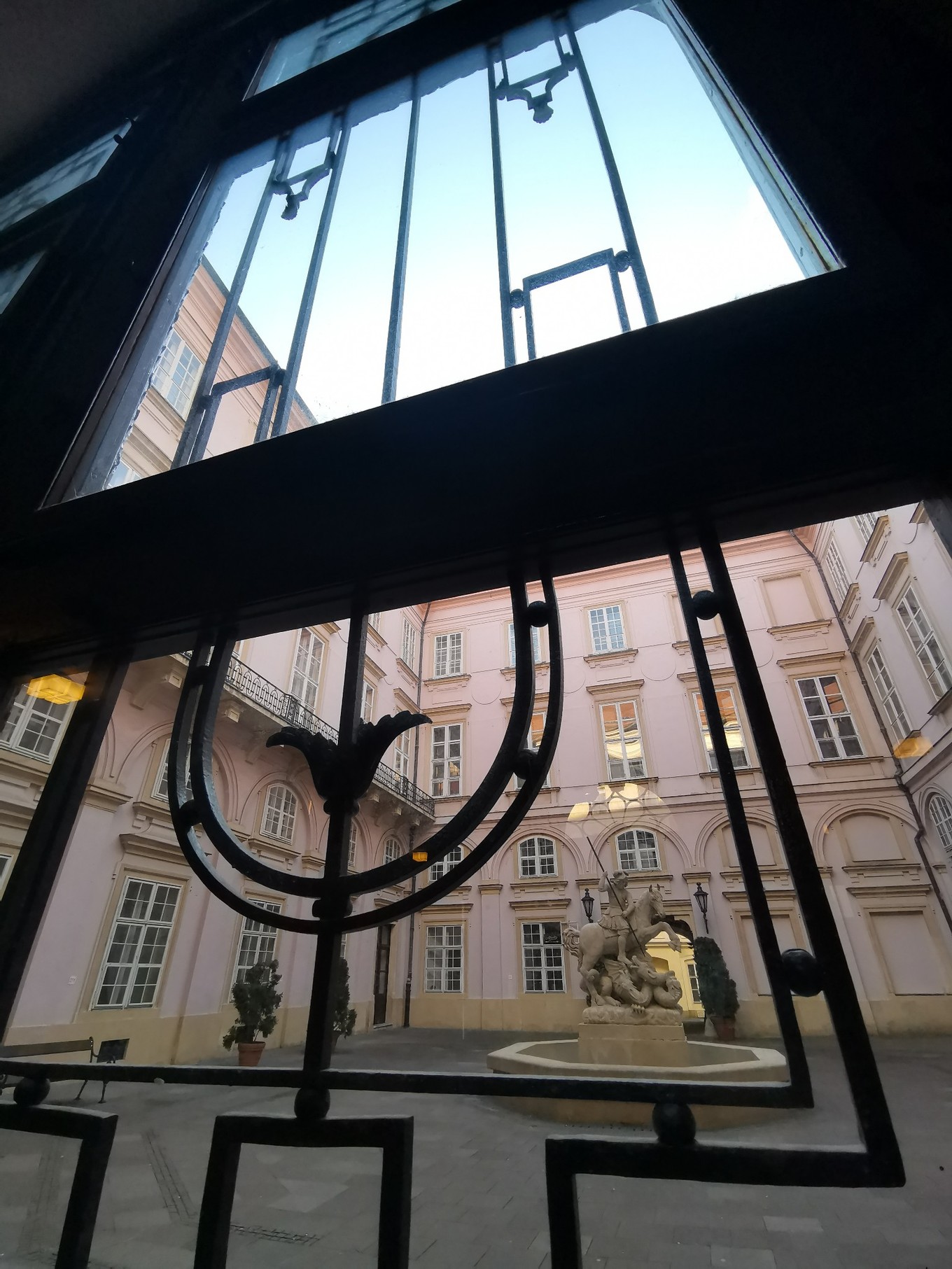 中欧旅游攻略多瑙河,中欧览秀城美食