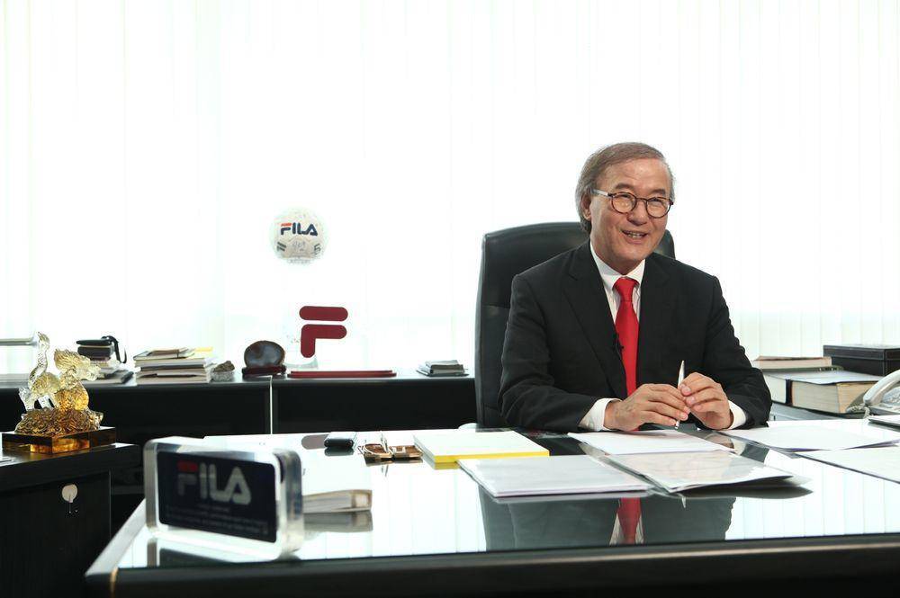 拯救Fila的73岁韩国马云：3次考医失败，转行却大获成功
