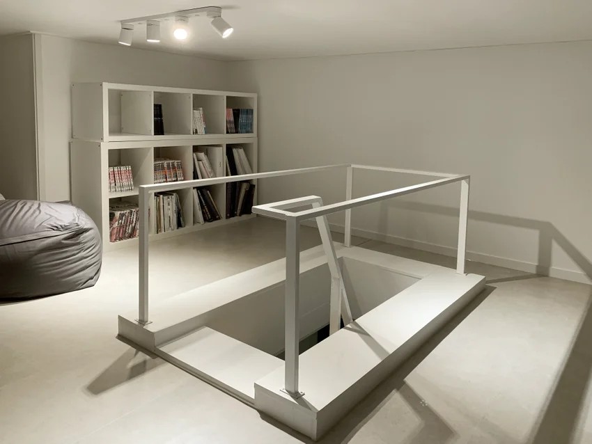 11层顶楼带阁楼露台,顶层带阁楼露台和底层带院子