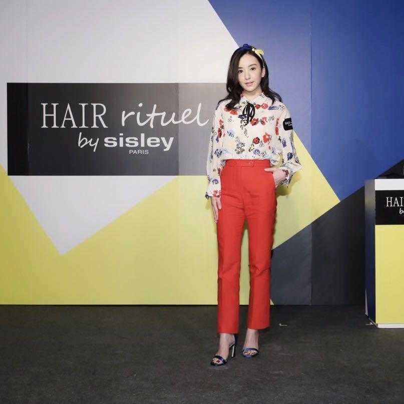 天王嫂方媛学院风造型很有英伦范,天王嫂方媛化妆前后判若两人