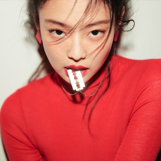 喝养乐多解馋？Jennie摆脱婴儿肥变超辣身材，关键都在这……