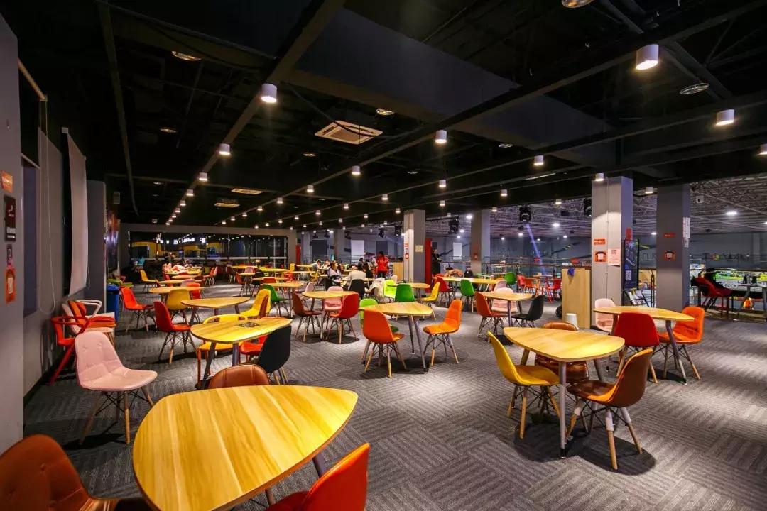 蹦床乐园闯关攀岩,蹦床馆嗨玩