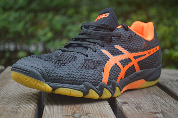 亚瑟士刀锋6代测评,亚瑟士刀锋7羽毛球鞋测评