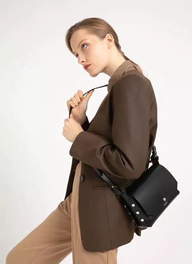 小ck最新款包多少钱,小ck性价比最高的包包