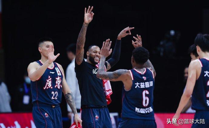 两大超级外援回归！广东宏远12人主力大名单确定，两套豪华首发