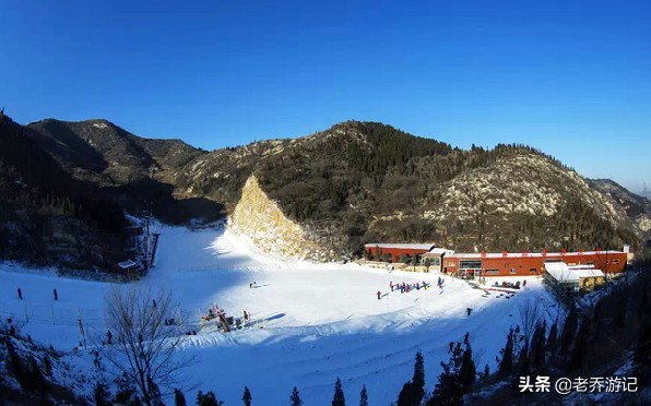 济南既能滑雪又能温泉的地方,济南冬季泡温泉