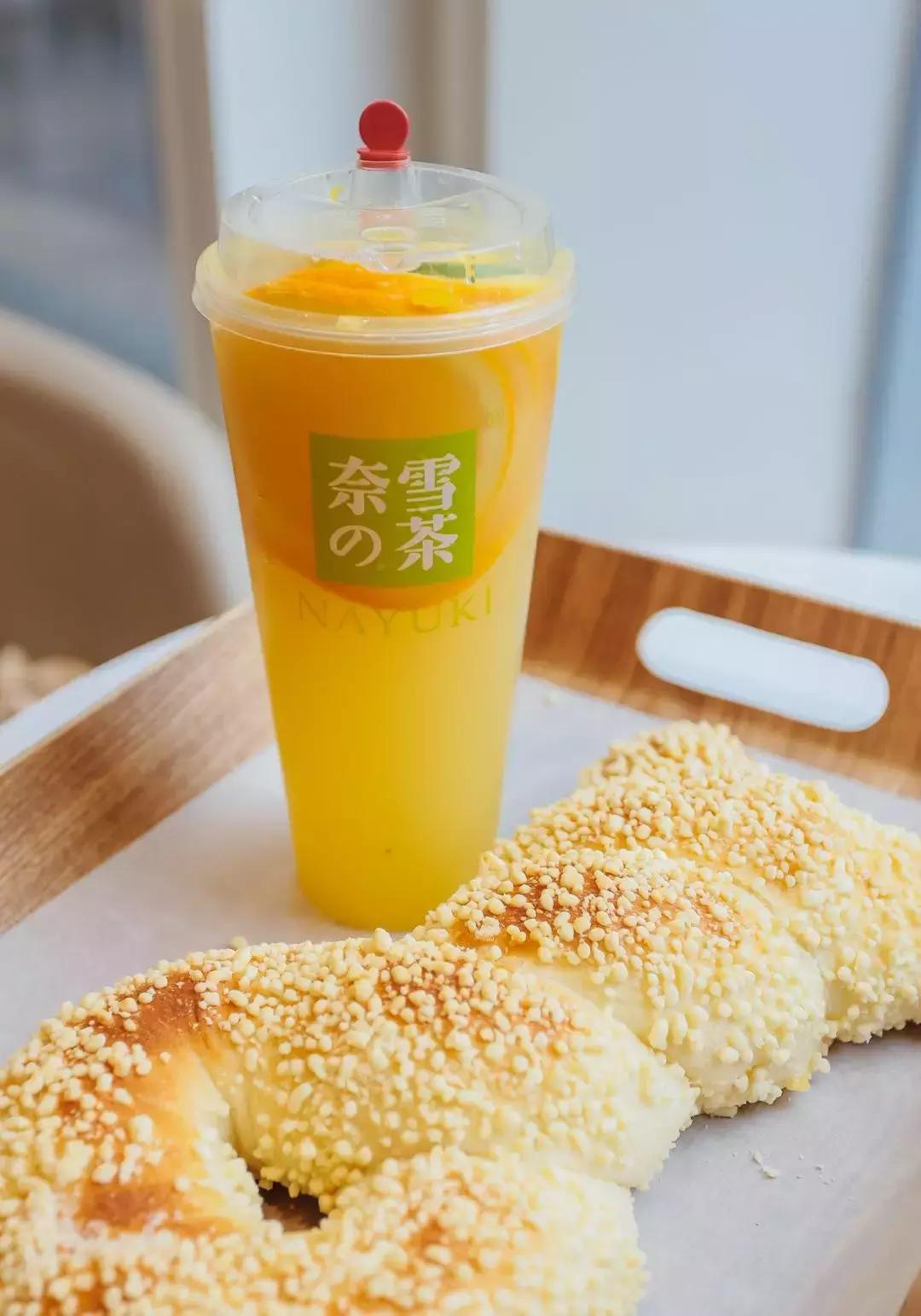 一*爆口**浆的咩咩包来了，今天也是努力营业的奈雪咩！