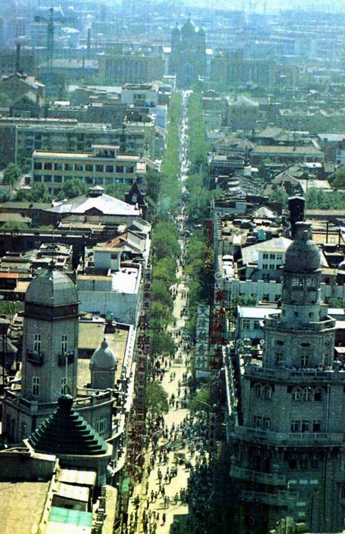 80年代滨江道创潮流奇迹,地摊日营业额4000块,一条时装裙上千元