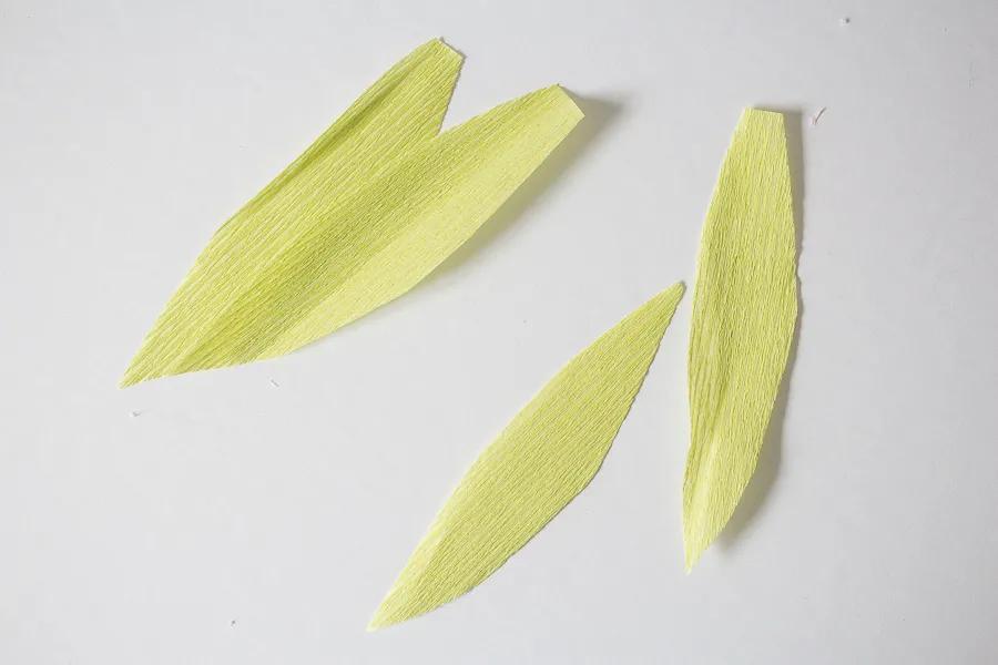 用手工纸做出来的花型装饰,软皱纹纸手工花