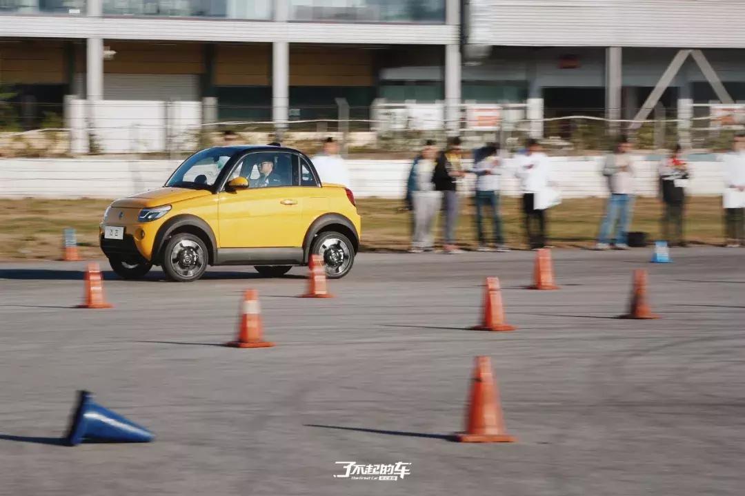 迈迈新能源汽车试驾,迈迈试驾评测视频