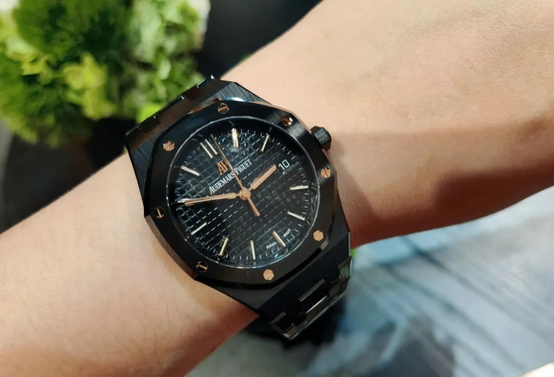 夏天出门戴手表,夏天戴表不好看