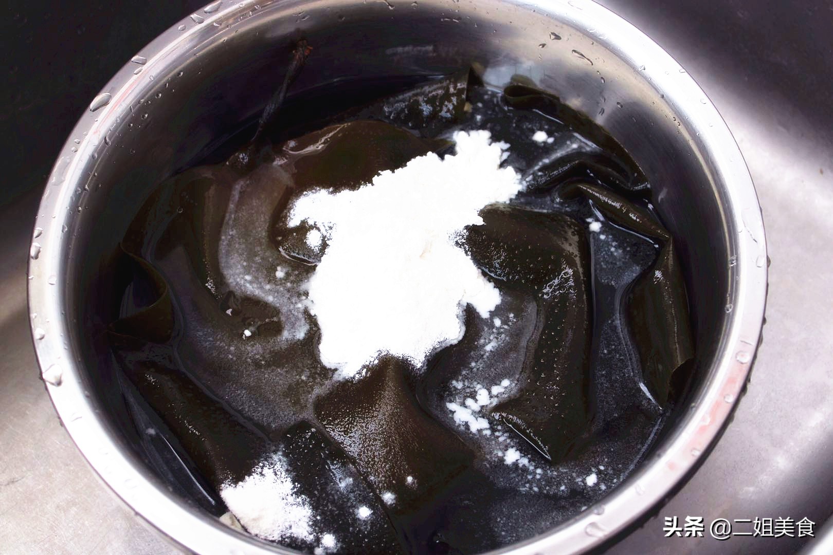 泡发海带时为什么要加海带,泡发海带用小苏打还是盐