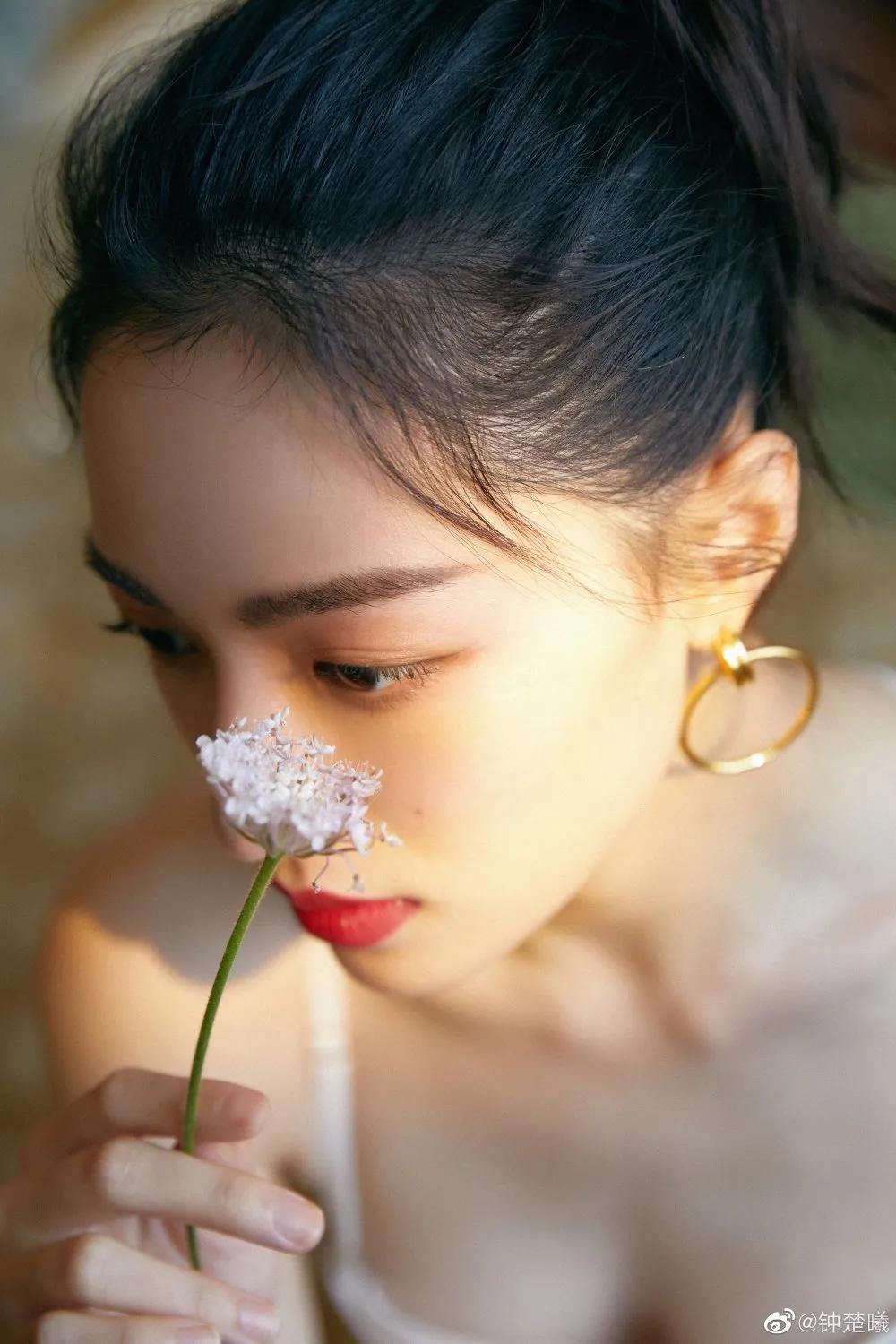 精致女孩的包包里装什么呢,精致女性的包包里藏着多少小秘密