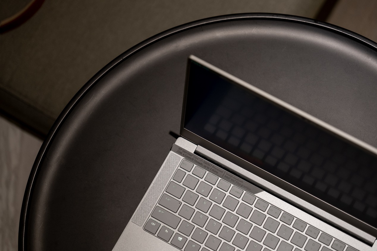 雷蛇灵刃15水银版续航,雷蛇灵刃1060标准版评测