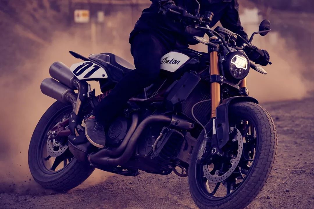 如此拉风的摩托车很有个性,既复古又有科技感的摩托车