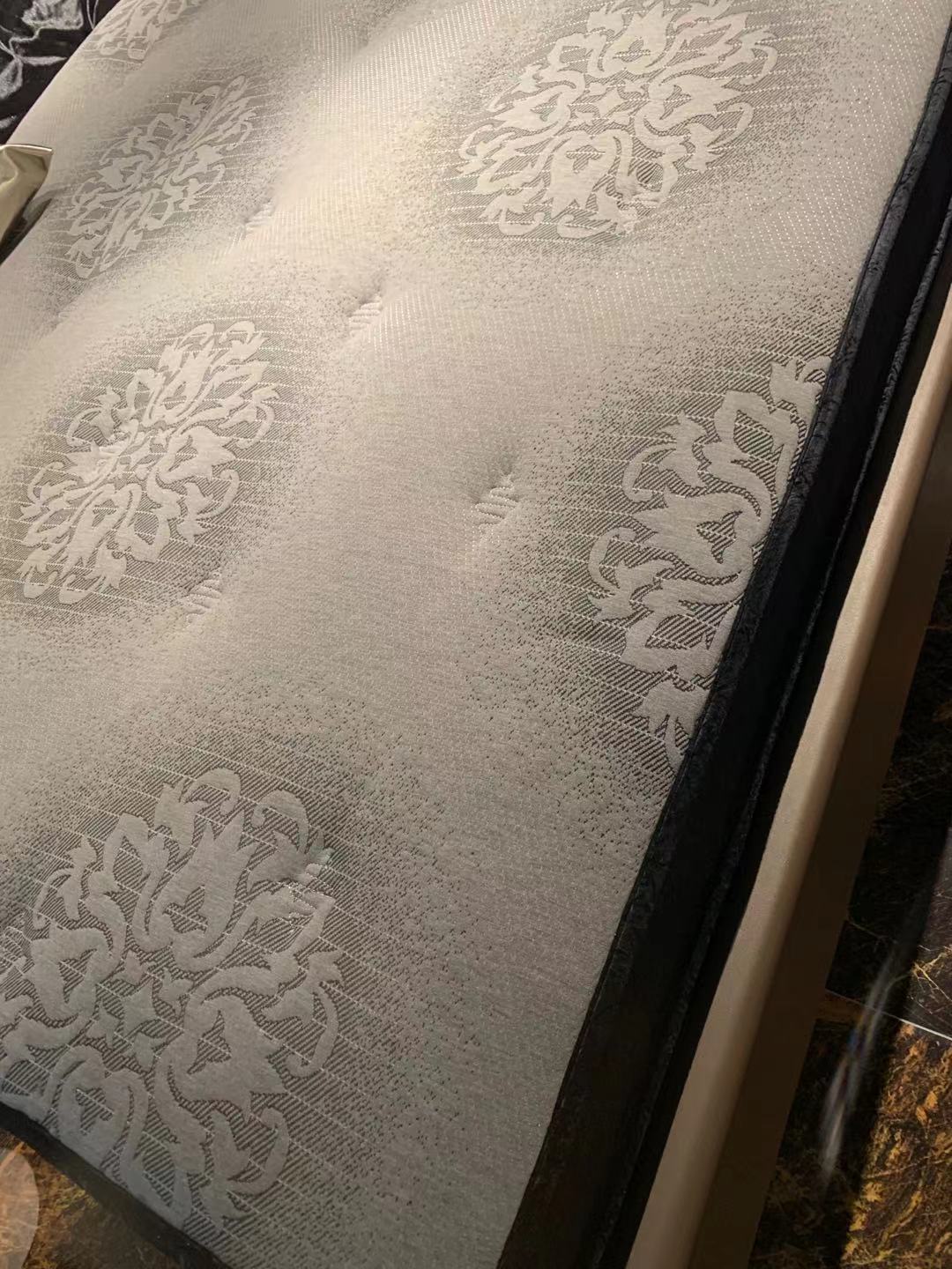 “Leader”先生买了款路福s323，用了1年，有话要说